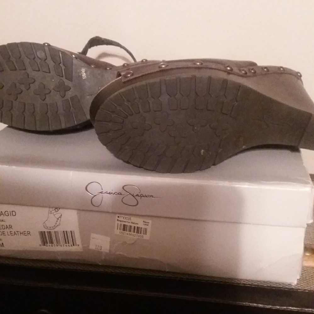 Shoes - Picture 4 of 5